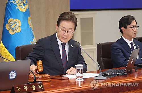 李대통령, 尹정부 장관들에 "어려운 환경에도 열심히 임해줘 감사"_정지서