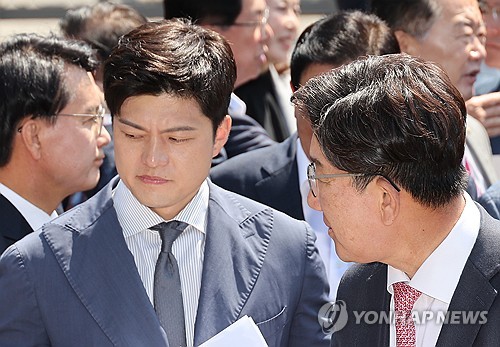 권성동 "의총 취소"에 김용태 반발…국힘 갈등 고조_온다예