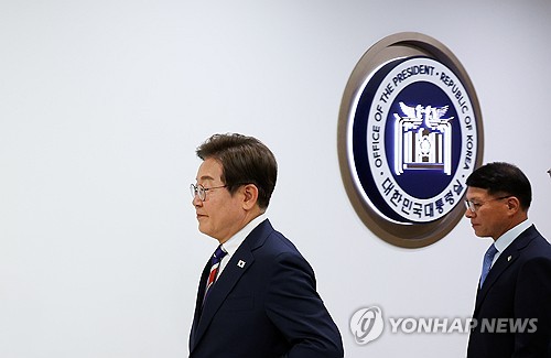 李대통령, 체코 총리와 통화…"원전계약 체결, 경제협력 확대 시금석"(종합)_정지서
