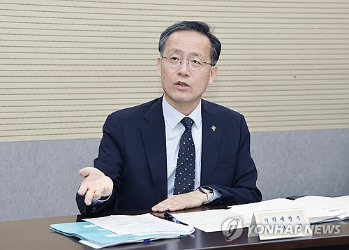 기재장관 대행 "가장 중요한 물가·부동산 먼저 점검할 것"_박준형