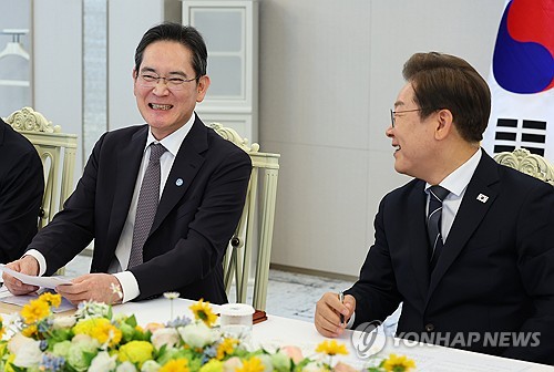 李대통령, 오늘 이재용 삼성 회장과 만찬…'경제 원팀' 가속_정지서