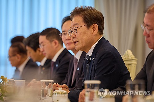 李, 첫 국정수행 지지율 58.6%…민주 49.9% vs 국힘 30.4%[리얼미터]_황남경