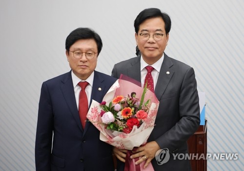 국힘 신임 원내사령탑에 3선 송언석…"변화와 쇄신 필요"(종합)_온다예