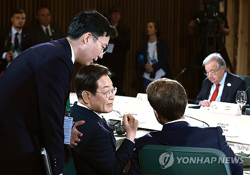 李대통령, G7서 에너지안보 역설…"핵심광물 공급망 안정 중요"_정지서