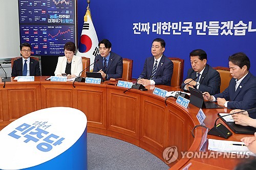與 "상임위 구성은 이미 작년에 타결…기재위원장은 국힘에서＂_온다예