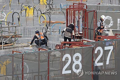 서울 한 아파트 건설 현장 모습