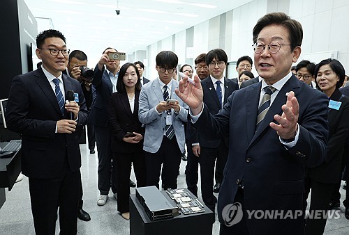 李대통령 "경제 활력 되찾기 위해 할 수 있는 모든 것 다할 것"_온다예