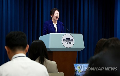 李대통령, 말레이시아 총리와 통화…"무역·투자·방산 협력"_정지서