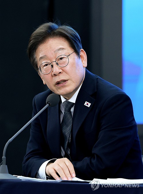 李대통령, 사법시험 부활 건의에 "개인적으로 공감한다"_정지서