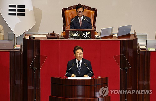 李대통령 "경제위기에 긴축만 고집하면 정부 존재 부정하는 일"(종합)_정지서