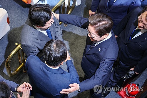 李대통령, 정청래·박찬대와 만찬…"우리는 언제나 동지"(종합)_정지서