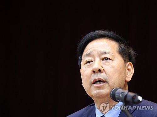 구윤철 "추경·AI대전환으로 성장률 회복…갈라파고스 규제 개선"_박준형