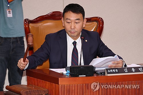여야, 상법개정안 '3%룰·집중투표제' 이견…오후 계속 논의_황남경