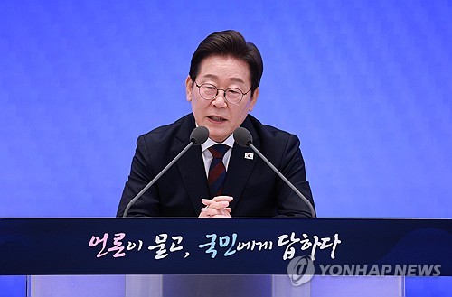 참모 살 빠지고 코피 흘려도…李대통령 "하루 30시간이었으면"_정지서