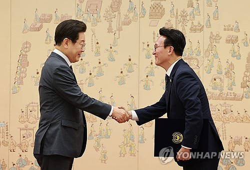 李대통령 "총리 따라 나라 운명 바뀌어"…김민석 "새벽 총리 될 것"_정지서