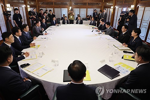 與 "가공식품 가격인상률 최소화 요청"…정부 "적극 검토"_황남경