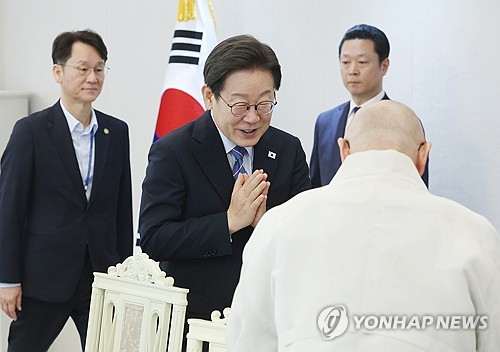李대통령, 종교 지도자와 오찬…"사회 지나치게 분열, 포용적 세상 돼야"_정지서