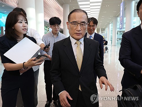 美서 귀국한 위성락…"방위비 1.5조 내고있어…직간접 지원금 많아"_정지서