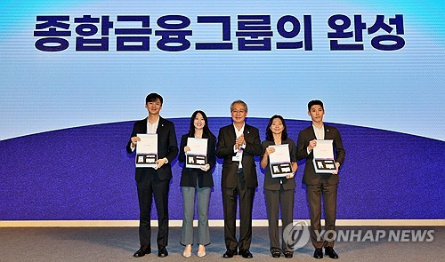 위로금 갈등 속 동양생명 연수원 찾은 임종룡_정원