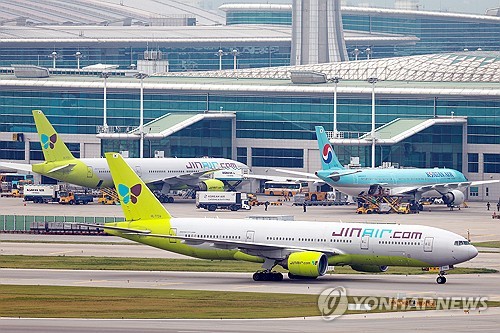 진에어와 대한항공 여객기