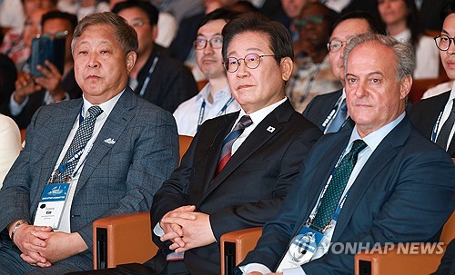 李대통령 지지율 64.6%·5주째↑…국힘 24.3%·역대 최저[리얼미터]_황남경