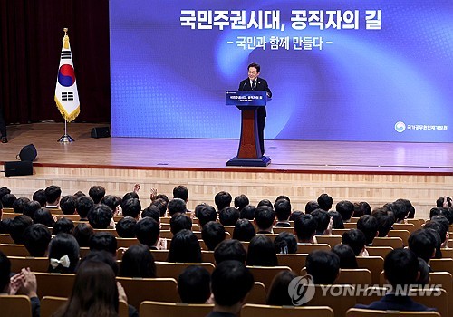 李대통령, 예비 사무관들에 "여러분 손에 사람들 목숨 달려 있어"(종합)_황남경