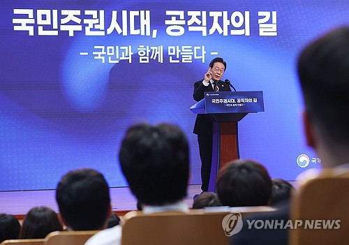 李대통령, '가장 기억에 남는 일' 질문에 "주가 많이 오른 것"_황남경