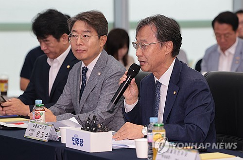 민주당 만난 식품업계 "유통플랫폼 독과점에 팔수록 손해"_황남경