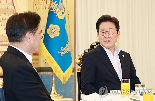 李대통령과 만찬 우원식 "여기 오는데 1년2개월 걸려"_정지서