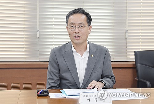 기재차관 "공급망 취약점 전면 점검…대응 방안 선제 준비"_박준형
