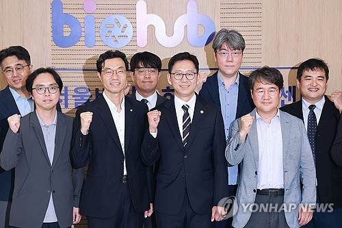 배경훈 과기장관, 취임 후 첫 현장 행보…"AI 바이오 국가전략 마련"_최정우