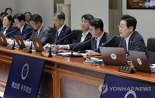 국무회의 주재하는 이재명 대통령