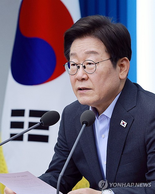 李대통령, 외국인 노동자 지게차 매단 영상에 "용서할 수 없는 행위"_정지서