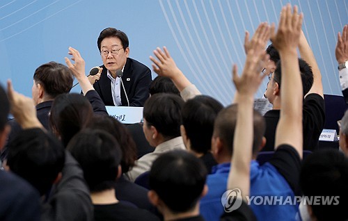 李대통령 "연말까지 해수부 올 수 있나요"…전재수 "올 수 있다"_정지서