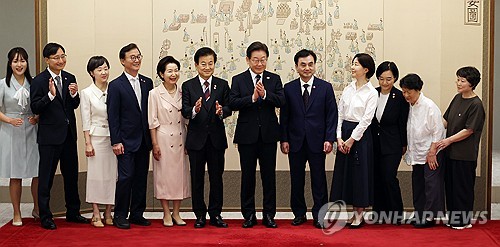 李대통령, 정동영·안규백·전재수·한성숙 장관에 임명장_정지서