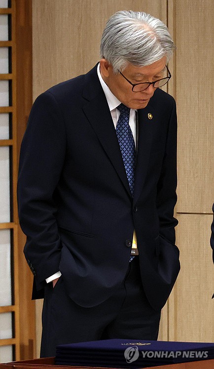 '막말 논란' 최동석, 국무회의서 "요즘 유명해지고 있어 죄송"_황남경