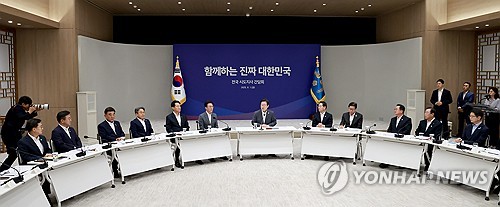 李대통령 지지율 6.8%p 급락…'이춘석·양도세·사면 논란'[리얼미터]_황남경