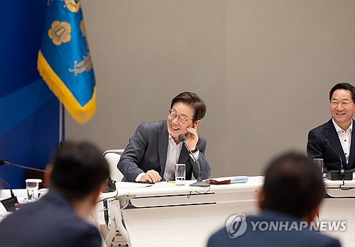李대통령 지지도 63.3%·1.8%p↑…민주 54.5%·국힘 27.2%[리얼미터]_황남경