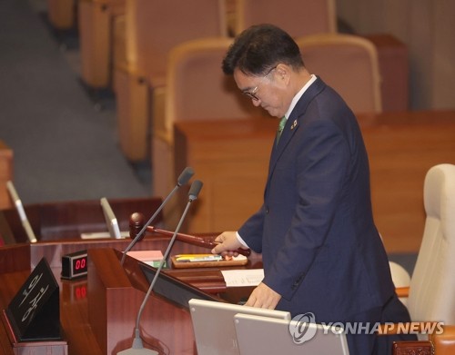 '국가재정 지원 의무화' 지역사랑상품권법, 與 주도 국회 통과_황남경