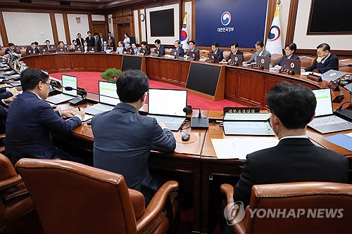 김민석 총리, 국무회의 주재