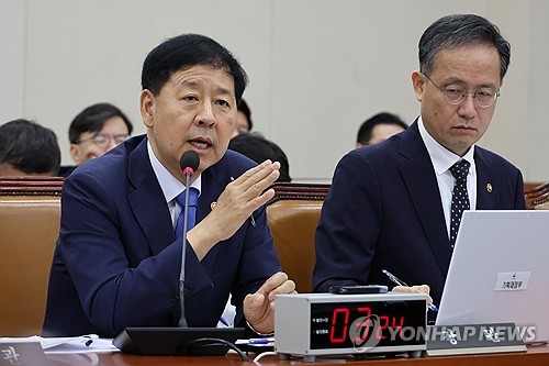 野박성훈 "3천500억弗 투자, 채권시장에 폭탄"…구윤철 "방안 찾을 것"_박준형