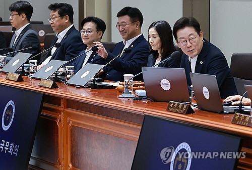 민주, 조국·윤미향 사면에 "정치검찰 피해자 명예 되찾는 게 당연"_황남경