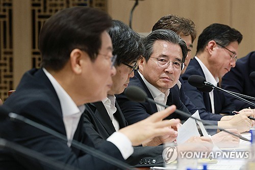 李대통령, "공공기관 통폐합 제대로 하라" 또 지시_온다예