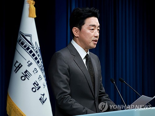 강훈식 "서울 아파트 매매가 상승세…고강도 대책 검토하라"_온다예