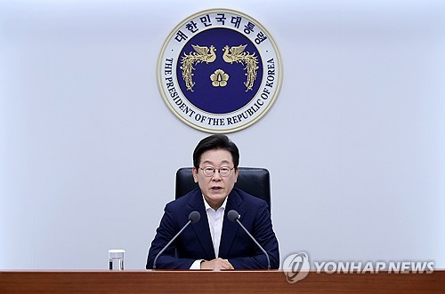 李대통령 "2차 내수 활성화 필요…소비회복 움직임 멈추지 않도록"_정지서