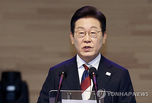 李대통령 "北 흡수통일·적대행위 뜻 없어…日과 상생협력 길 모색"_정지서