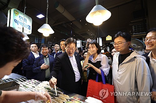 이재명 대통령, 은평 연서시장 방문