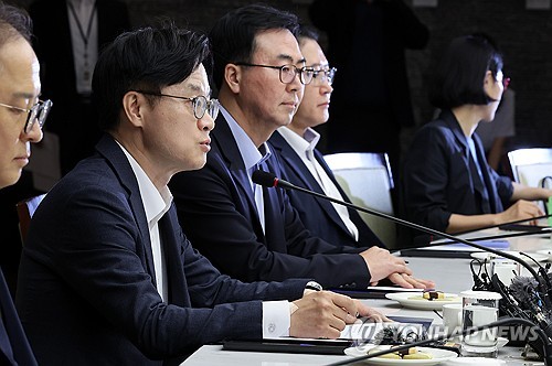 "석유화학 구조조정 고무적…향후 탈세계화·전동화 리스크"_서영태