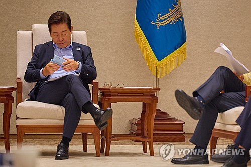 李대통령, 한반도 비핵화 3단계 방향 제시…'동결-축소-폐기'_온다예