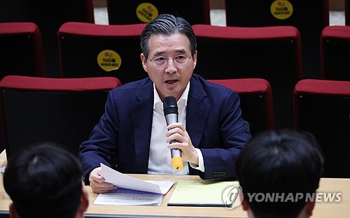 정책실장 "석화기업, 이익 사유화·손실 사회화 용납 못해"_정지서